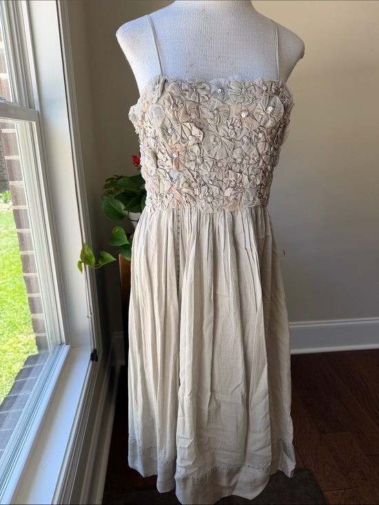 Dresses & Skirts - Beaded Floral Strapless Cream Midi Dress